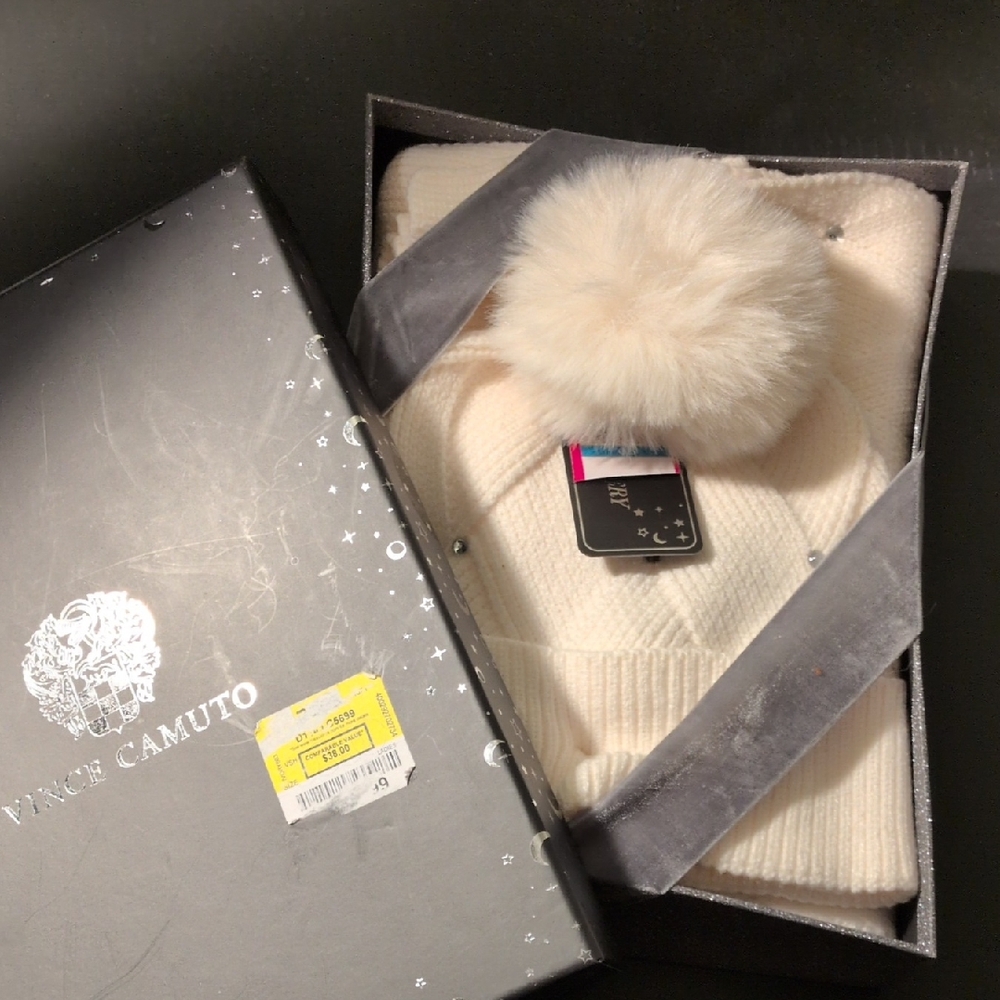 NWT Vince Camuto Ivory Knit Hat and Scarf set